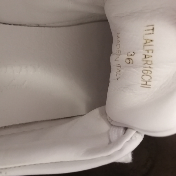 Burberry - Picture 7 of 10